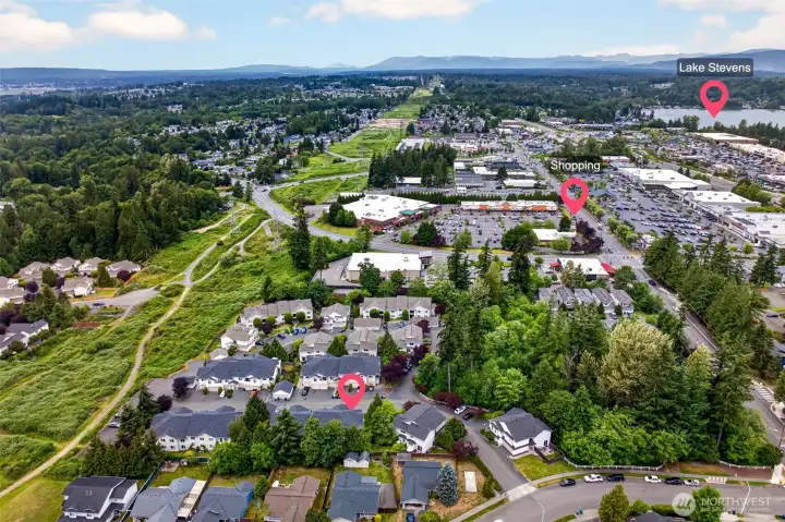Just minutes from abundant shopping and the shores of Lake Stevens, the location blends daily convenience with weekend recreation. Davies Beach, dining, and errands are all within close reach.