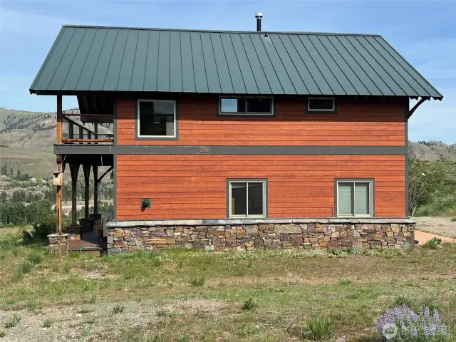Cozy 896 sq ft home with 1 bedroom + Loft, 1 bathroom, and a sleeping loft