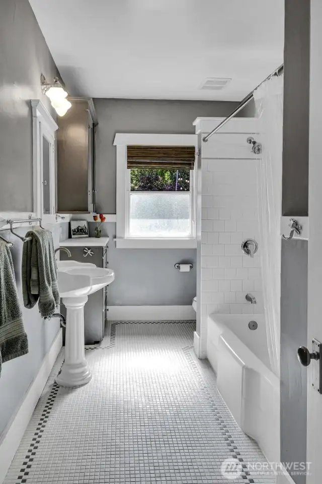large main bath with traditional mosaic tile