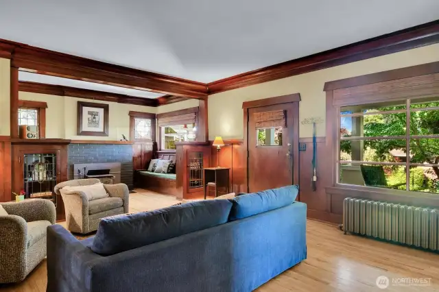 just look at the original unpainted millwork.