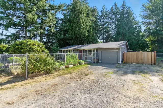 Driveway with lots of parking