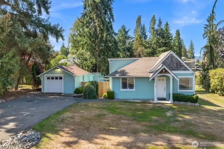 Great neighborhood, close to town