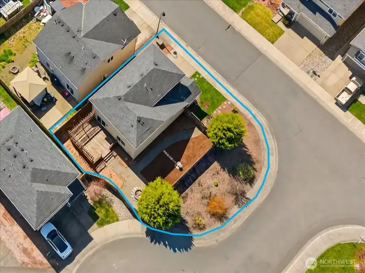 Lot includes area outside of fence