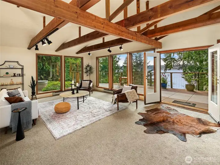 Spacious-bright and western views