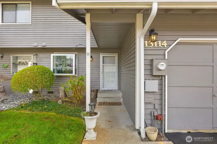 Front of home walkway porch