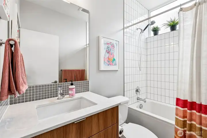 2nd bedroom ensuite bath