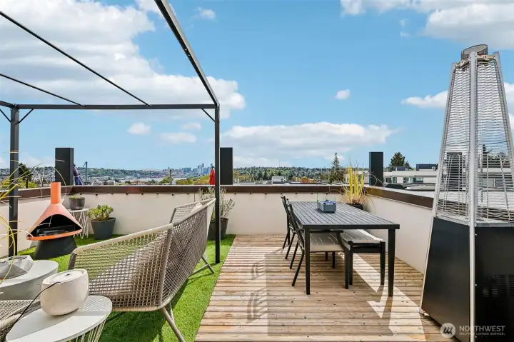 Rainier, lake, and city views surround the rooftop deck. Don't miss the 4th of July fireworks!
