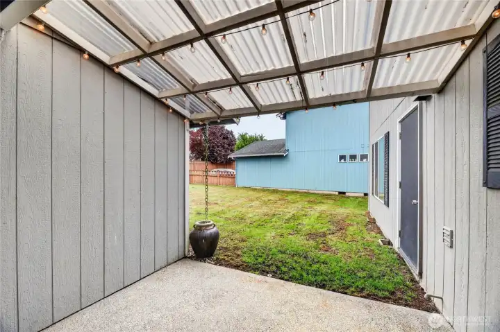 Covered patio off of the eating area in the kitchen