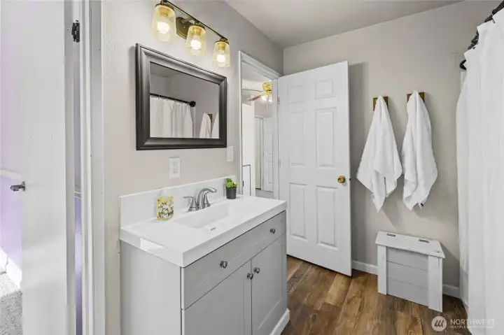 Upper-level bathroom