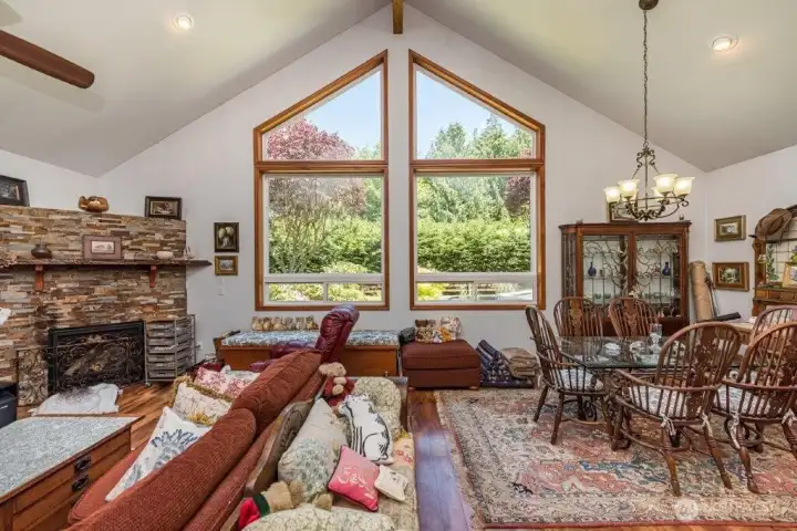 Guest house with bright and open living spaces that enhance the experience.