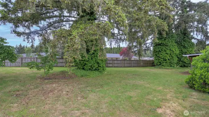 On an approx. 14,000 sqft lot, enjoy the flexibility to transform this into your private retreat. On an approx. 14,000 sqft lot, enjoy the flexibility to transform this into your private retreat.