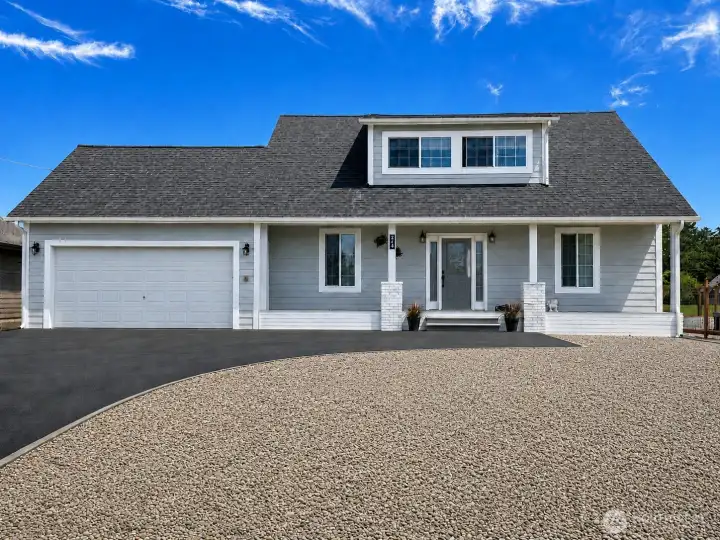 Imacculant Golf Course view Home, Roof 5 years old