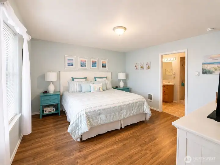 Huge Primary suite with lots of natural light