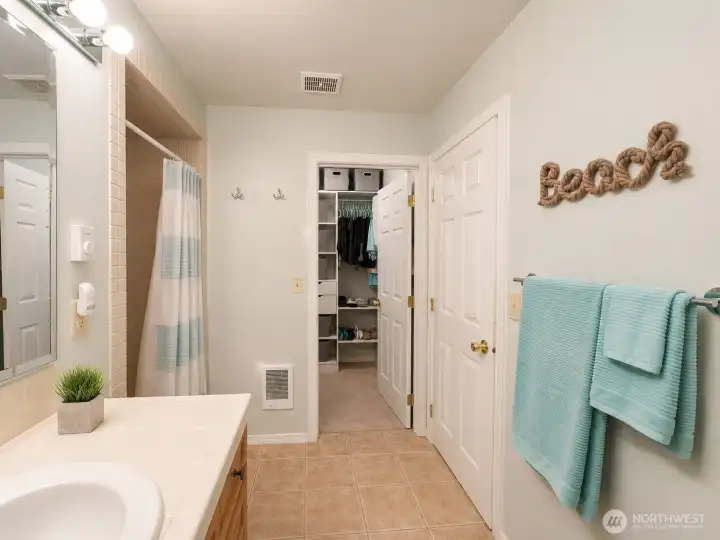 Walkin closet primary suite