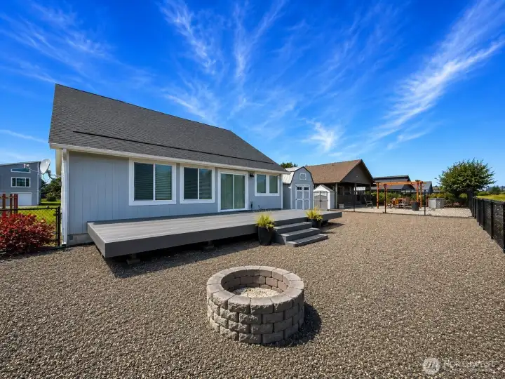 emacculant grooed back yard with firepit