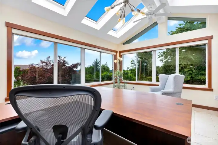Home office or sunroom for plants. Separate entry with waiting room for clients! Home office or sunroom for plants. Separate entry with waiting room for clients!