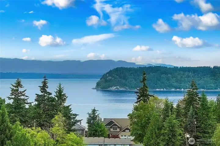View of the shipping lanes and Whidbey head! View of the shipping lanes and Whidbey head!