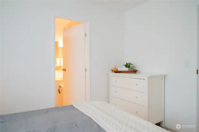 Second bedroom towards bathroom.