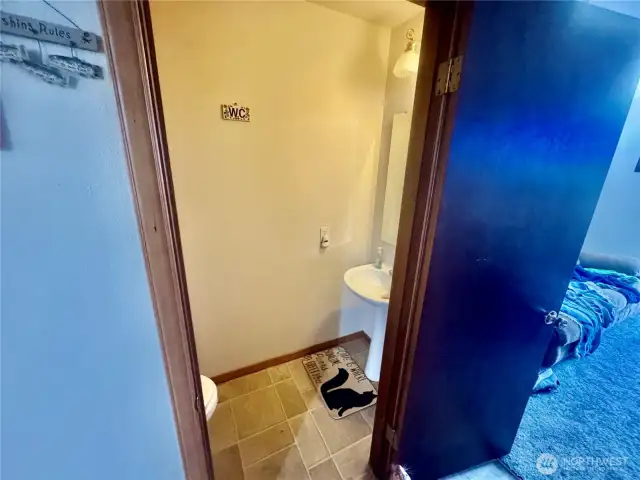 Hall 1/2 Bathroom