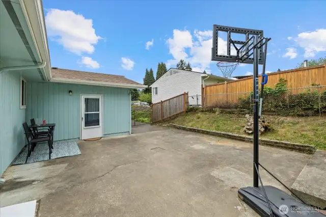 Many options in the back for parking, entertaining.  Whatever your heart desires.