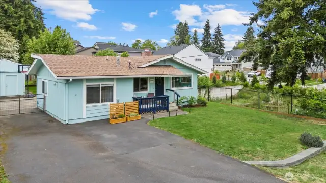 Separate detached shop/ garage area.