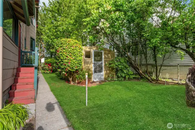 A view of the side yard & Green House.