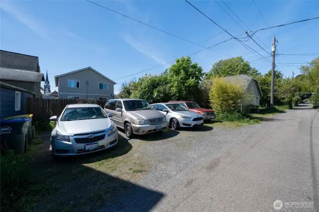 Additional off street parking for 5 cars off alley.