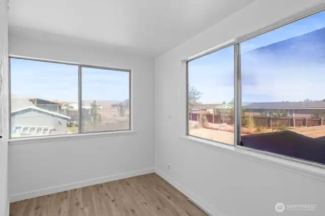 Extra office/bedroom/den