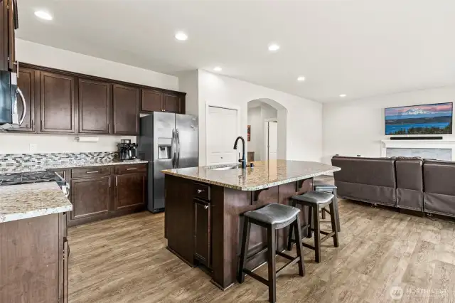 Perfect entertaining floorplan.
