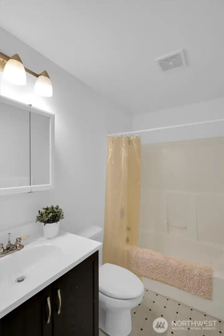Lower level Full Bath