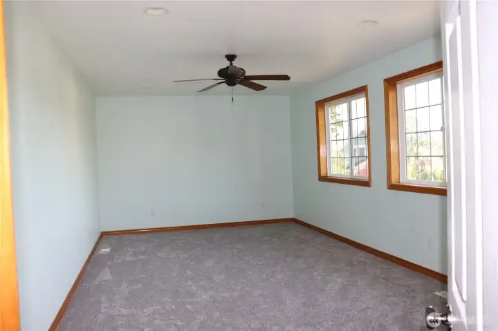 Bedroom2 with new carpet and Paint. Bedroom2 with new carpet and Paint.