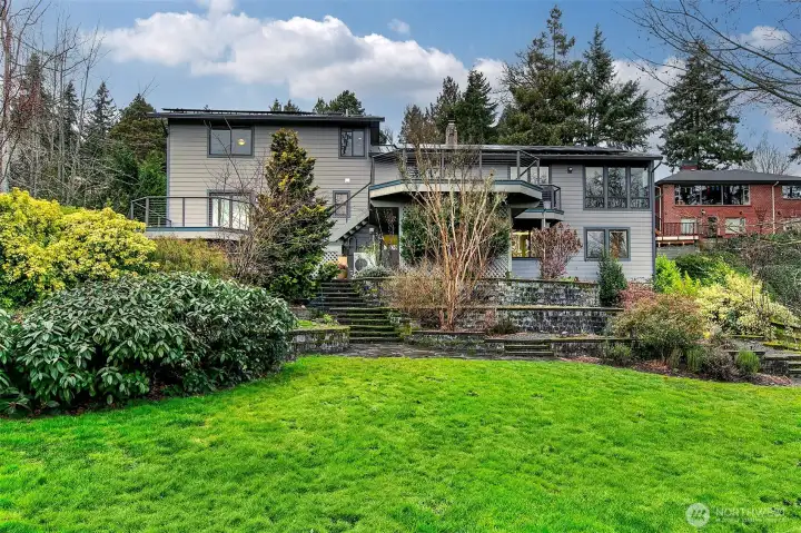 A playful yard for your animals and kiddos