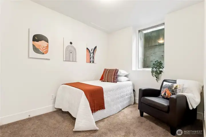 Second bedroom, perfect for an office.