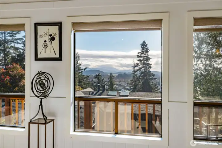 Greet the day with gorgeous sunrise vistas and end the day with stunning sunset reflections on snow covered mountain peaks, all framed by the main level living room windows.