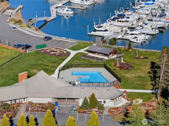 Walk or drive just a few blocks down the hill to the Shelter Bay Marina/community boat launch, seasonal swimming pool, tennis and pickle ball courts and more! Scenic Martha’s Beach and Rainbow Park are included in this welcoming and vibrant community setting.