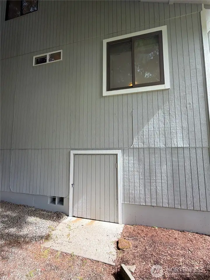 Easy access to large, tall crawlspace, tons of extra storage too!