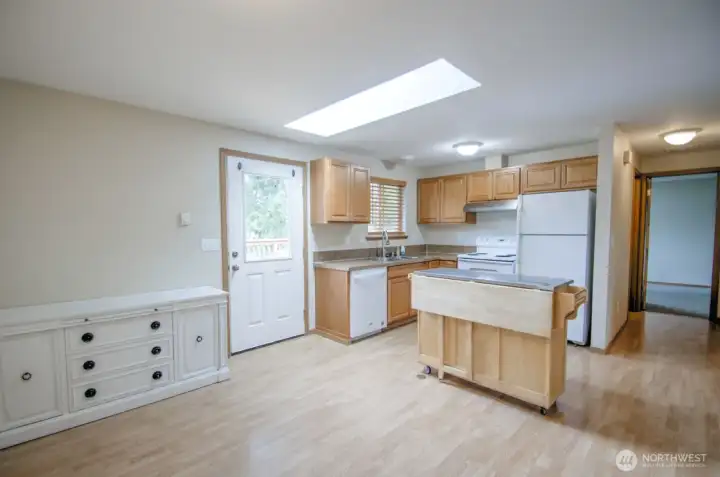Eating area off kitchen on upper level