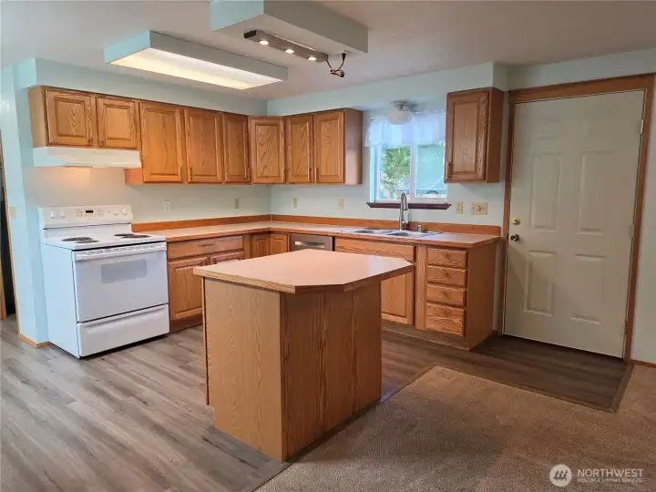 The L-shaped kitchen has everything you need to cook up whatever your heart desires.