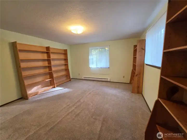 One of the two large bedrooms upstairs with lots of shelfs. If you don't need them all they can be removed.