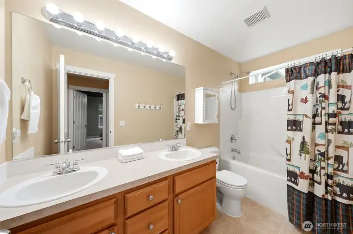 Full bathroom on the second floor.