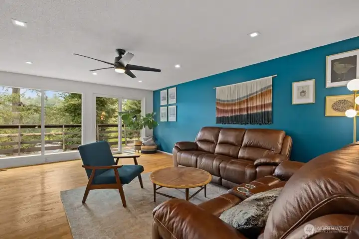 A light-filled living room... A light-filled living room...