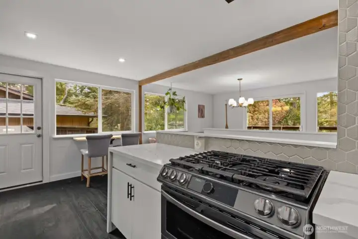 Take in wide, open territorial views, even from the kitchen space! Take in wide, open territorial views, even from the kitchen space!