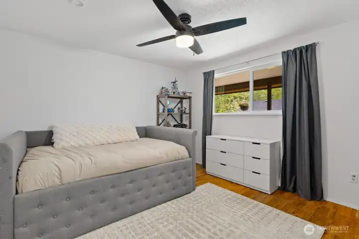 Bed #2 on main floor. Bed #2 on main floor.