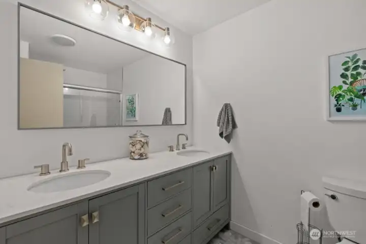 Dual vanities. Clean lines. Modern finish. Dual vanities. Clean lines. Modern finish.