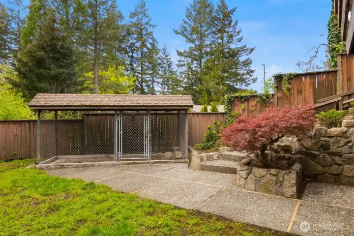 Pet-friendly with a built-in dog pen for added functionality. Pet-friendly with a built-in dog pen for added functionality.