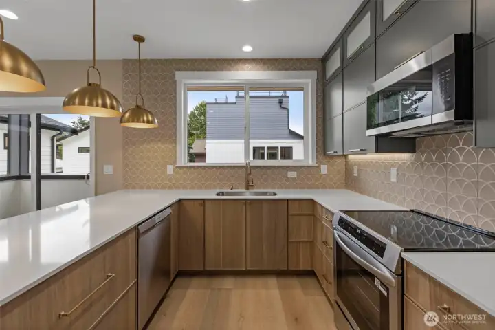 Cabinet and counter space for days!