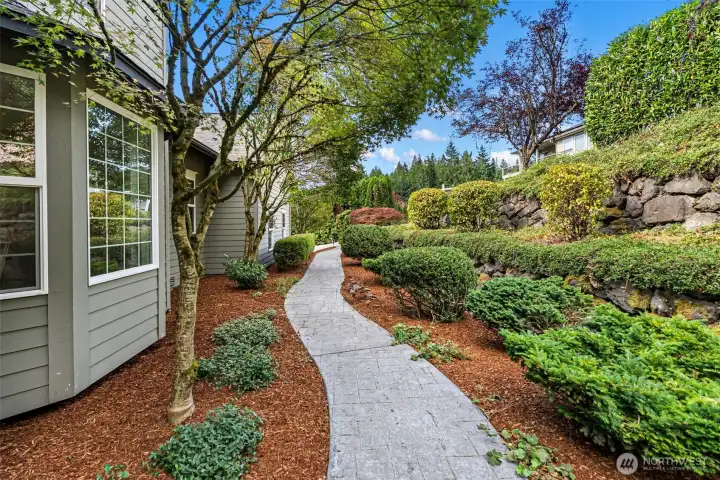 Landscaped entryway