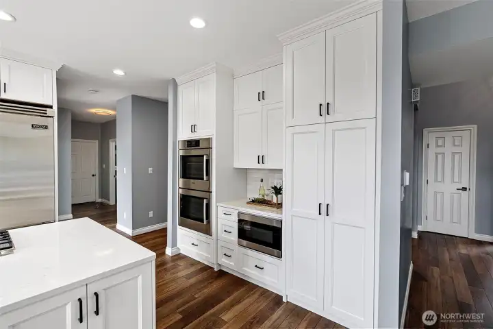 Double oven in custom cabinetry