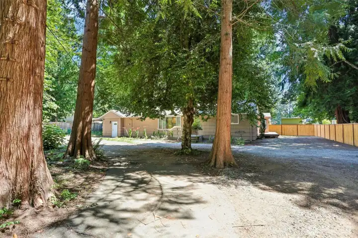 Lots of parking, even space for RV parking Lots of parking, even space for RV parking