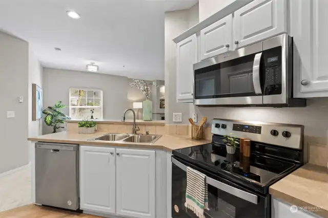 Cook and entertain at the same time! This layout is so welcoming for guests and gatherings.